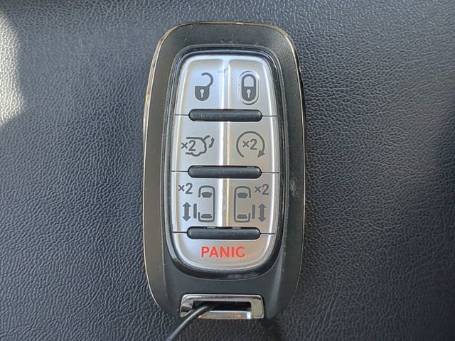 Used 2024 Chrysler Pacifica Touring-L image 37