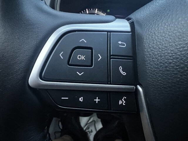 Used 2024 Toyota Highlander AWD image 16