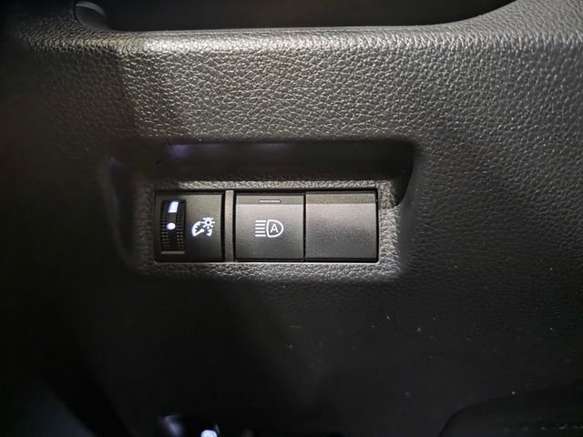 Used 2025 Toyota RAV4 LE AWD/4WD image 18