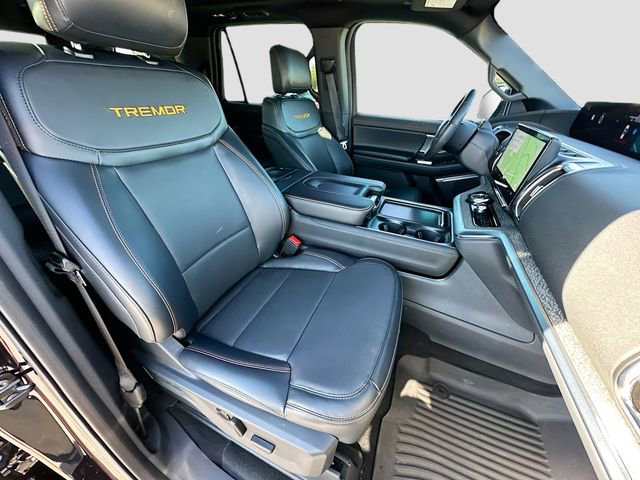 Used 2025 Ford Expedition Tremor AWD/4WD image 29