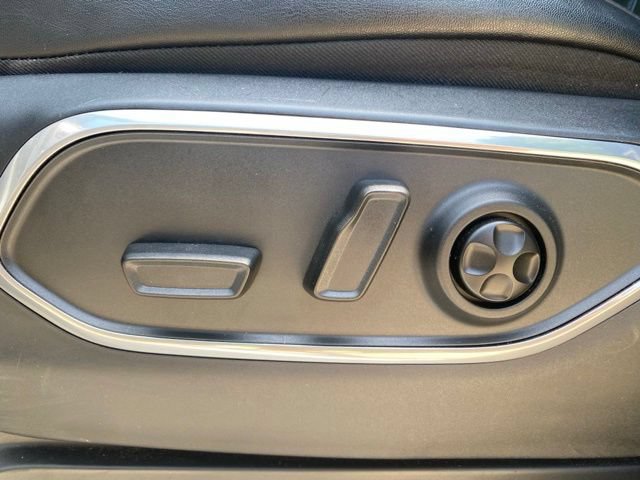 Used 2024 Jeep Wagoneer L Series II RWD image 15