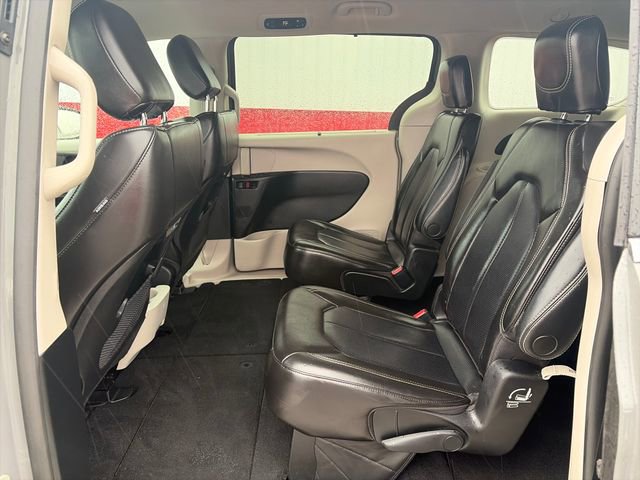 Used 2023 Chrysler Pacifica Touring-L FWD image 37