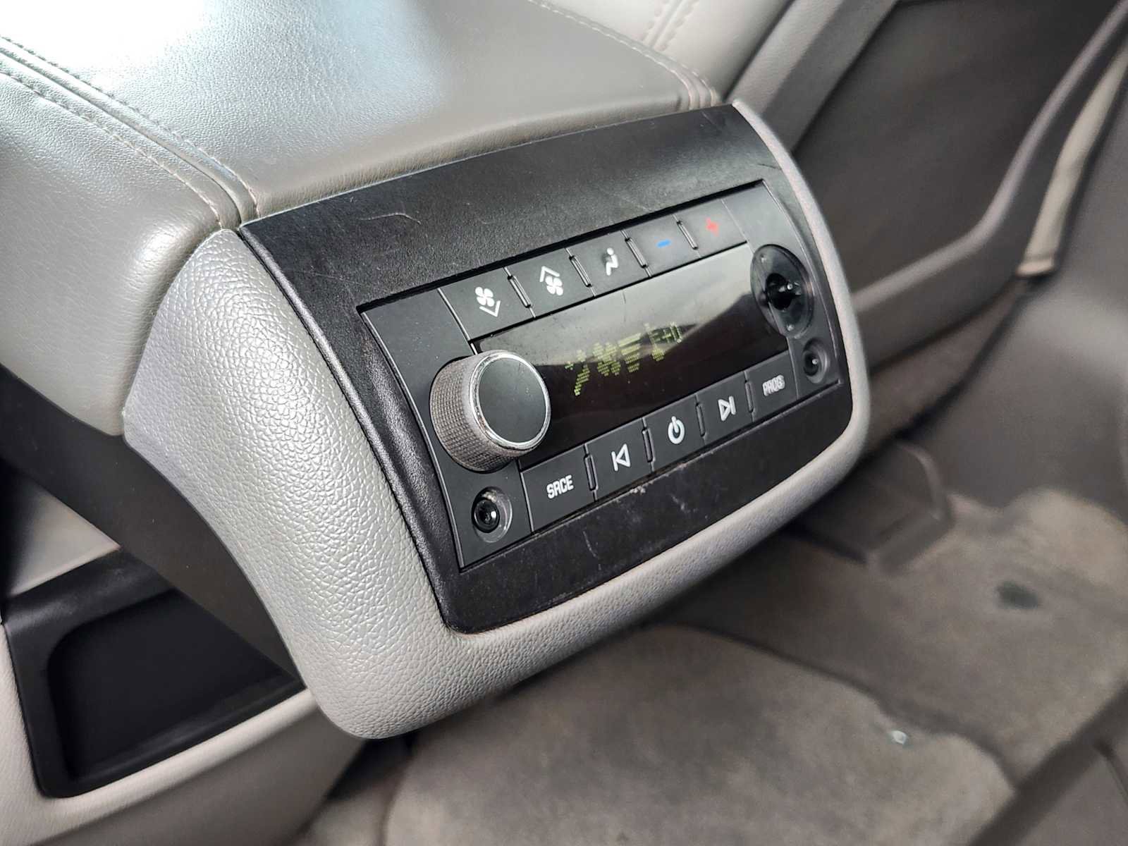 Used 2013 GMC Acadia SLT w/ Technology Package AWD/4WD image 28