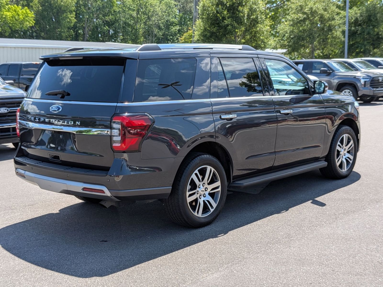 Used 2024 Ford Expedition Limited RWD image 3
