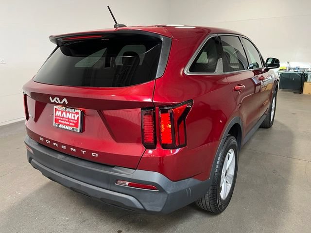 Used 2022 Kia Sorento LX AWD/4WD image 3