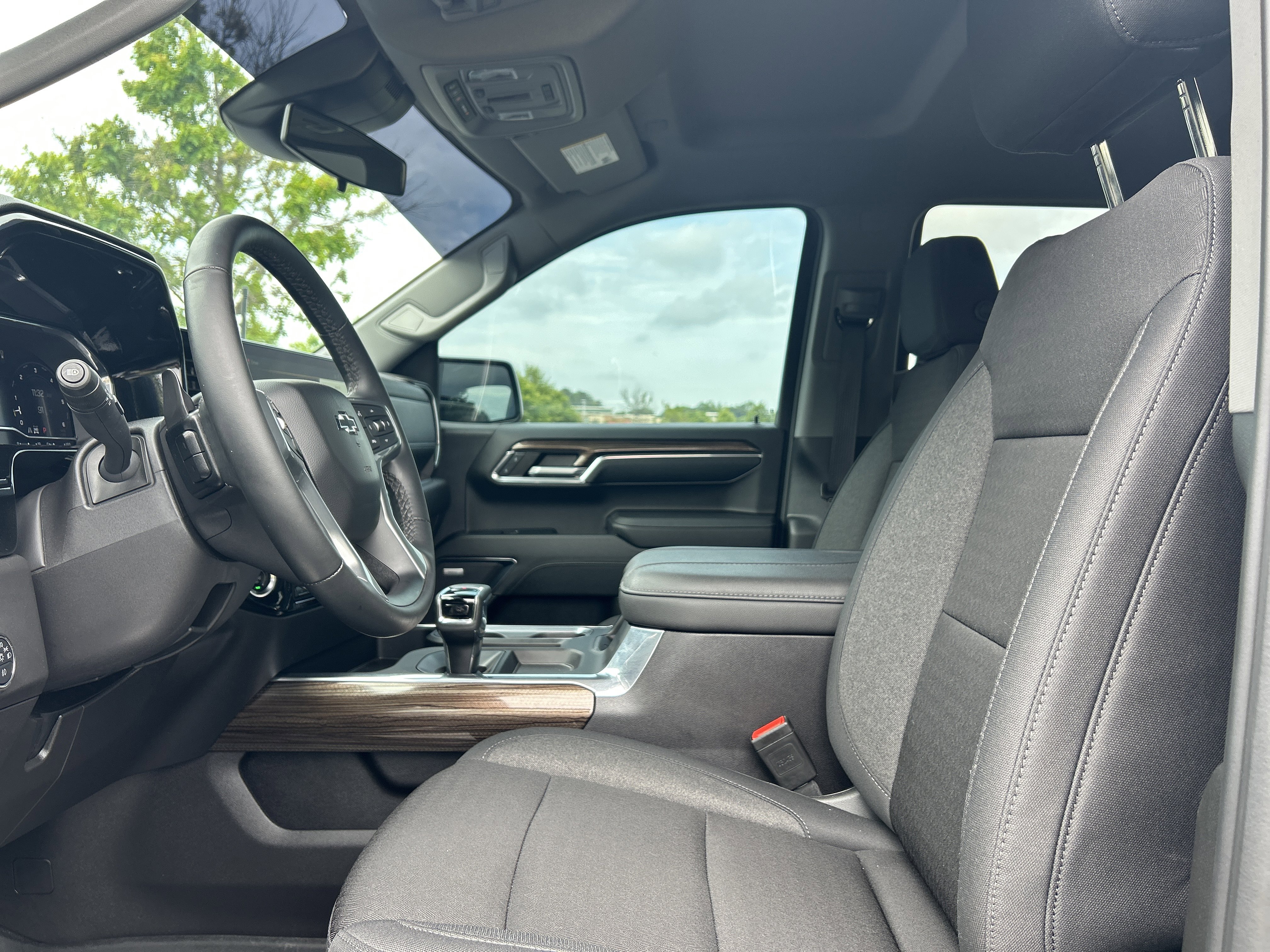 Used 2024 Chevrolet Silverado 1500 LT Trail Boss w/ Convenience Package II AWD/4WD image 24