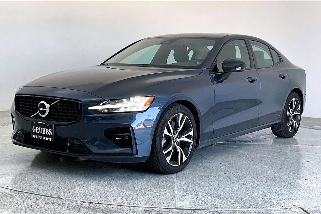 Used 2025 Volvo S60 B5 Core FWD image 12