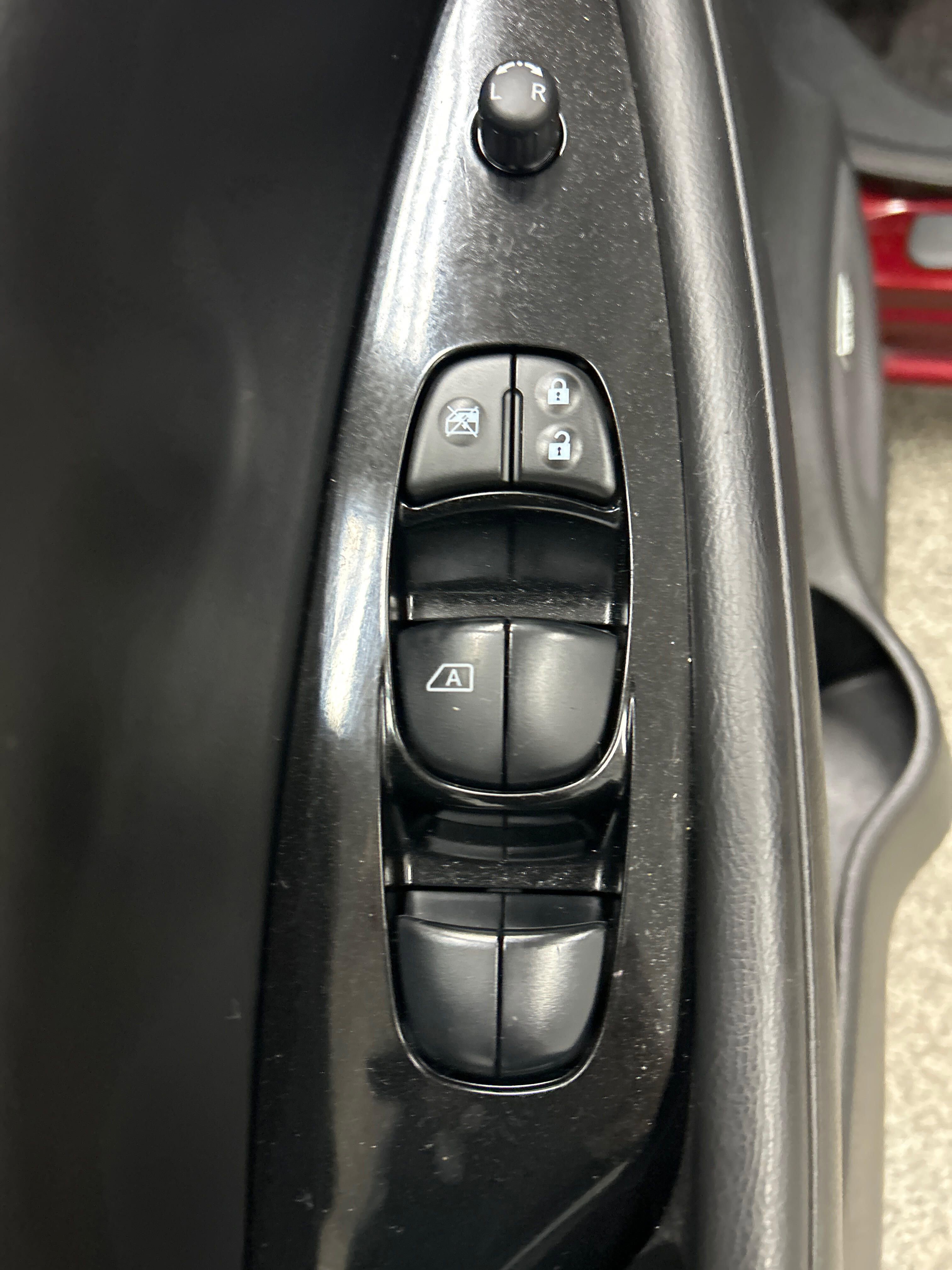 Used 2016 Nissan Leaf SL w/ Premium Package FWD image 9