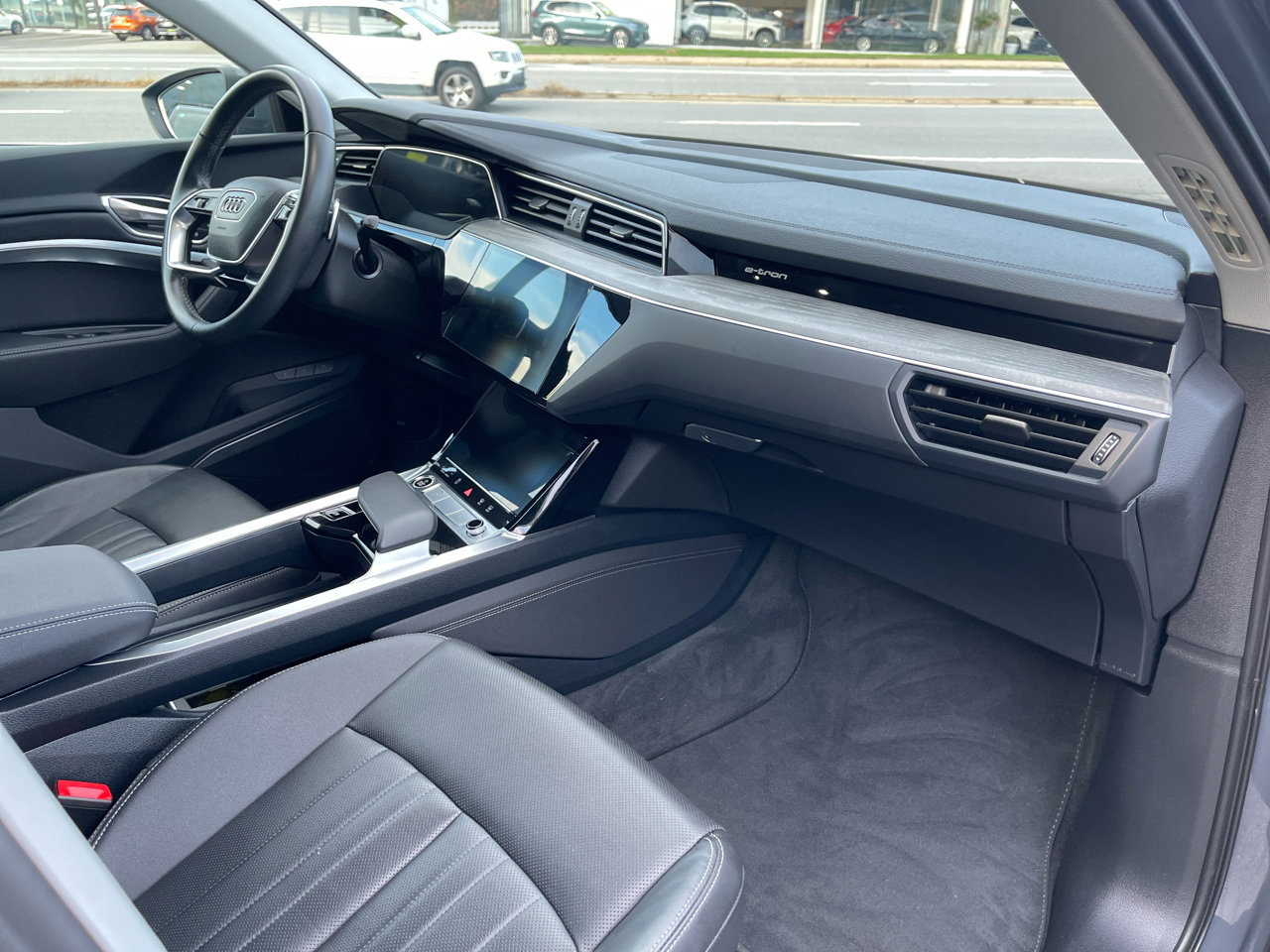 Used 2024 Audi Q8 e-tron Premium Plus w/ Premium Plus Package image 49