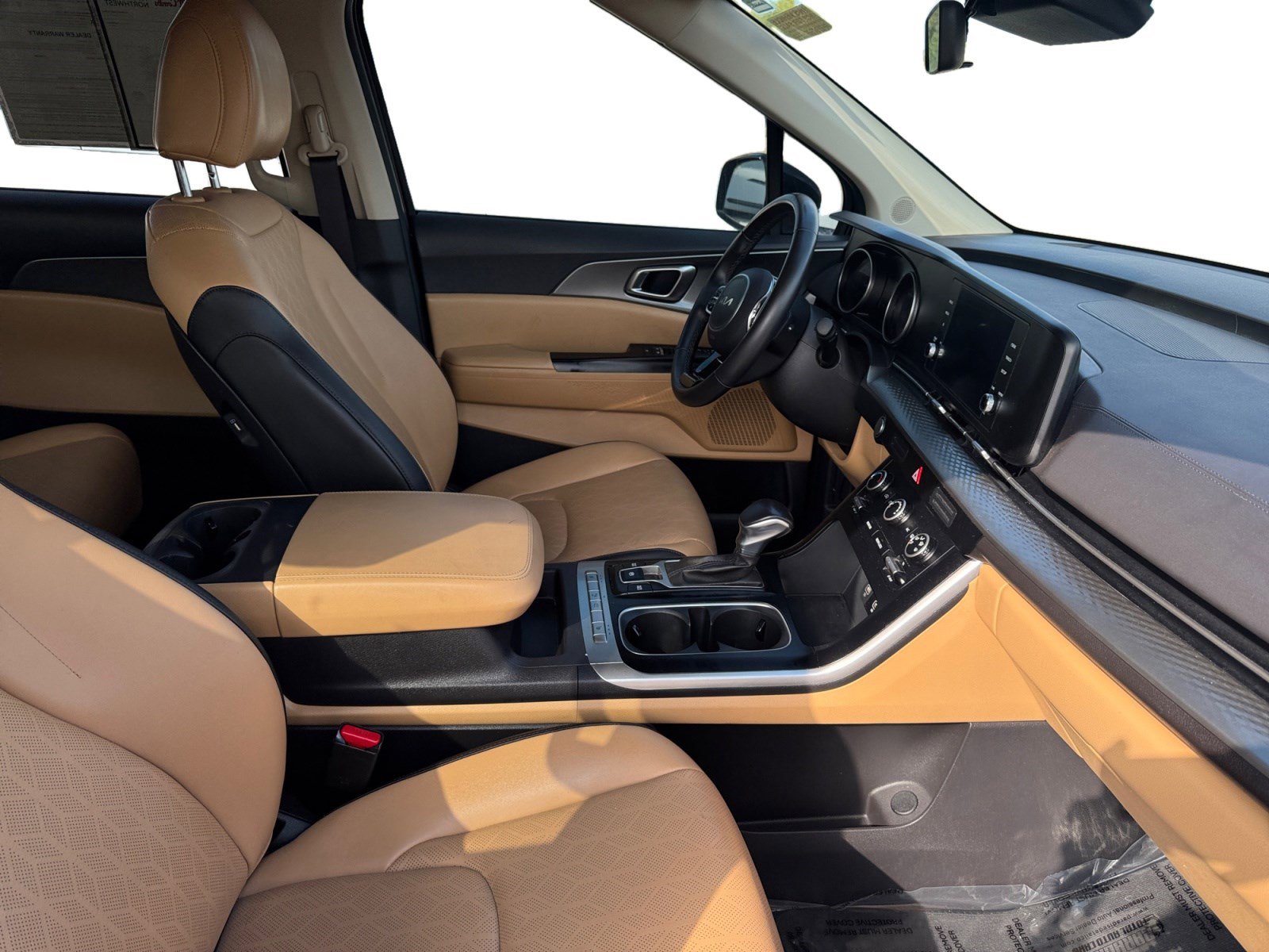 Used 2024 Kia Carnival LX image 15