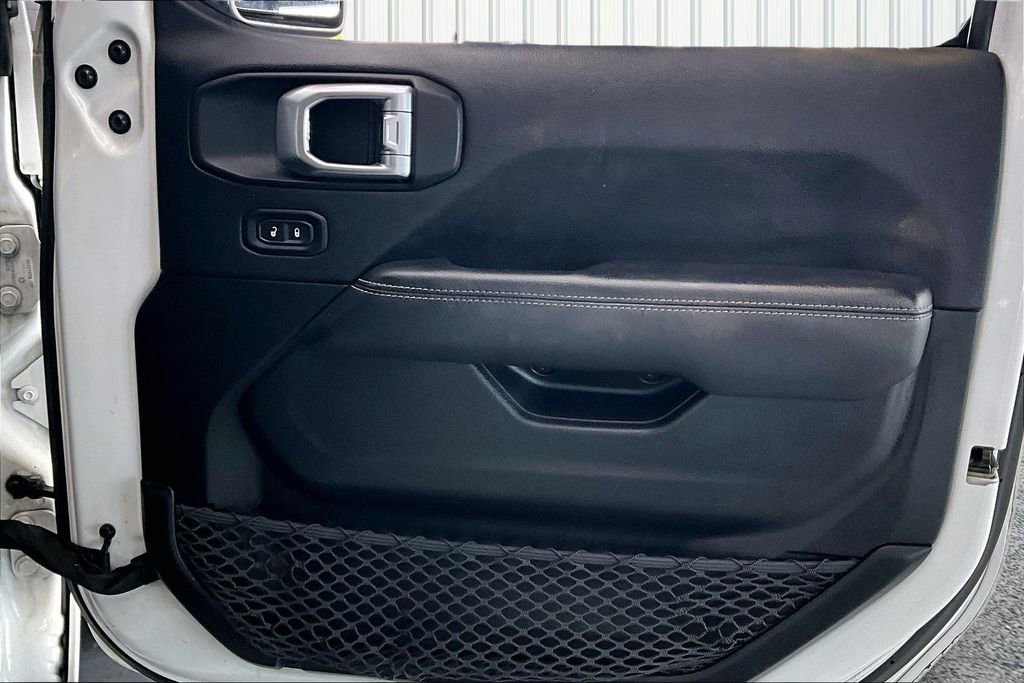 Used 2019 Jeep Wrangler Unlimited Sahara w/ Uconnect 4C Nav & Sound Group AWD/4WD image 26