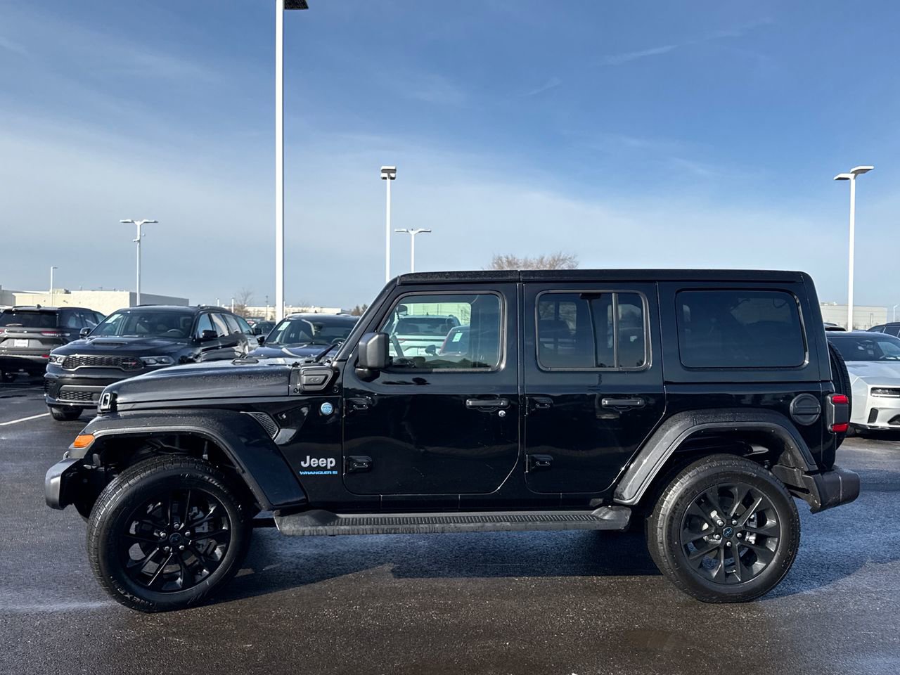 Used 2025 Jeep Wrangler Unlimited Sahara image 6