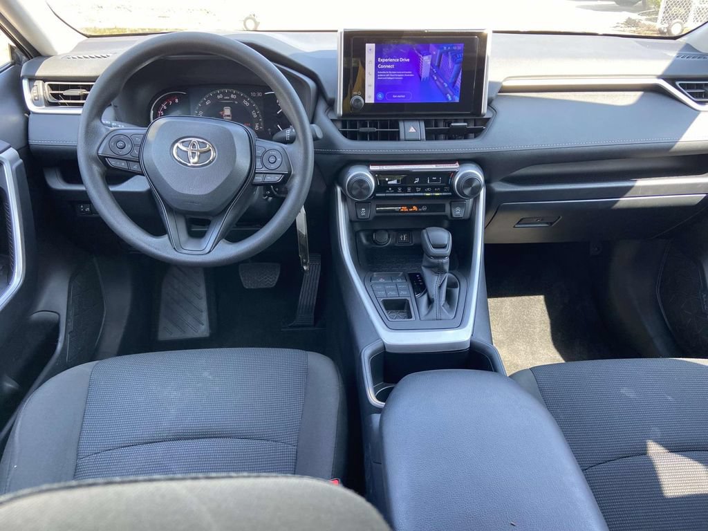 Used 2025 Toyota RAV4 LE AWD/4WD image 9