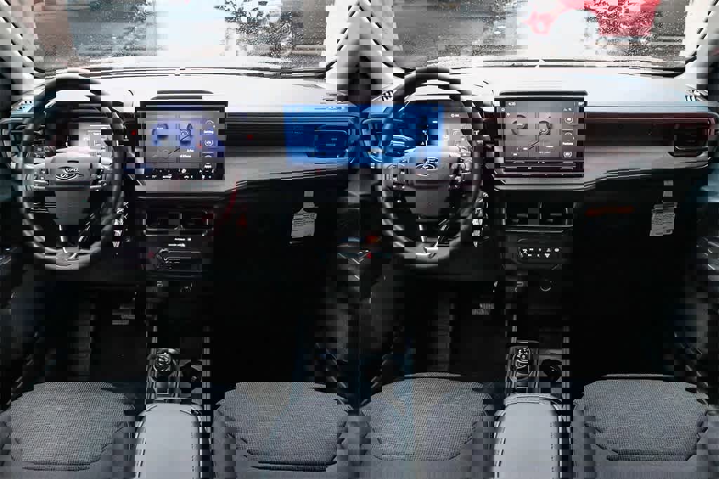 New 2025 Ford Maverick XL image 12