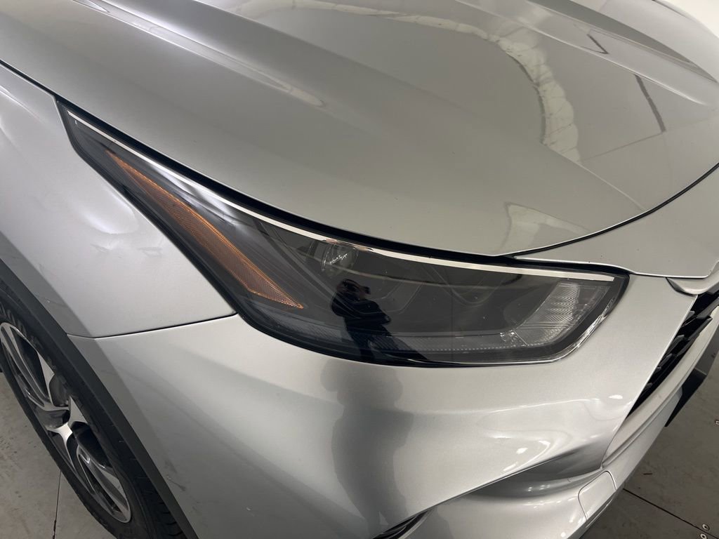Used 2022 Toyota Highlander XLE AWD/4WD image 37