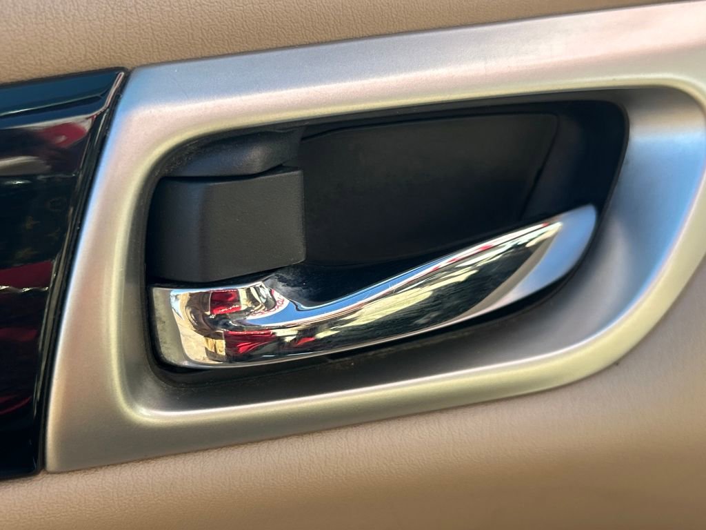 Used 2018 Nissan Pathfinder SV w/ SV All Weather Package image 8