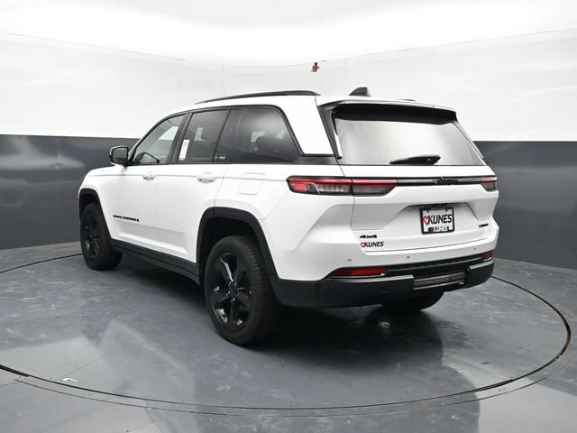 Used 2023 Jeep Grand Cherokee Limited w/ Black Appearance Package AWD/4WD image 7