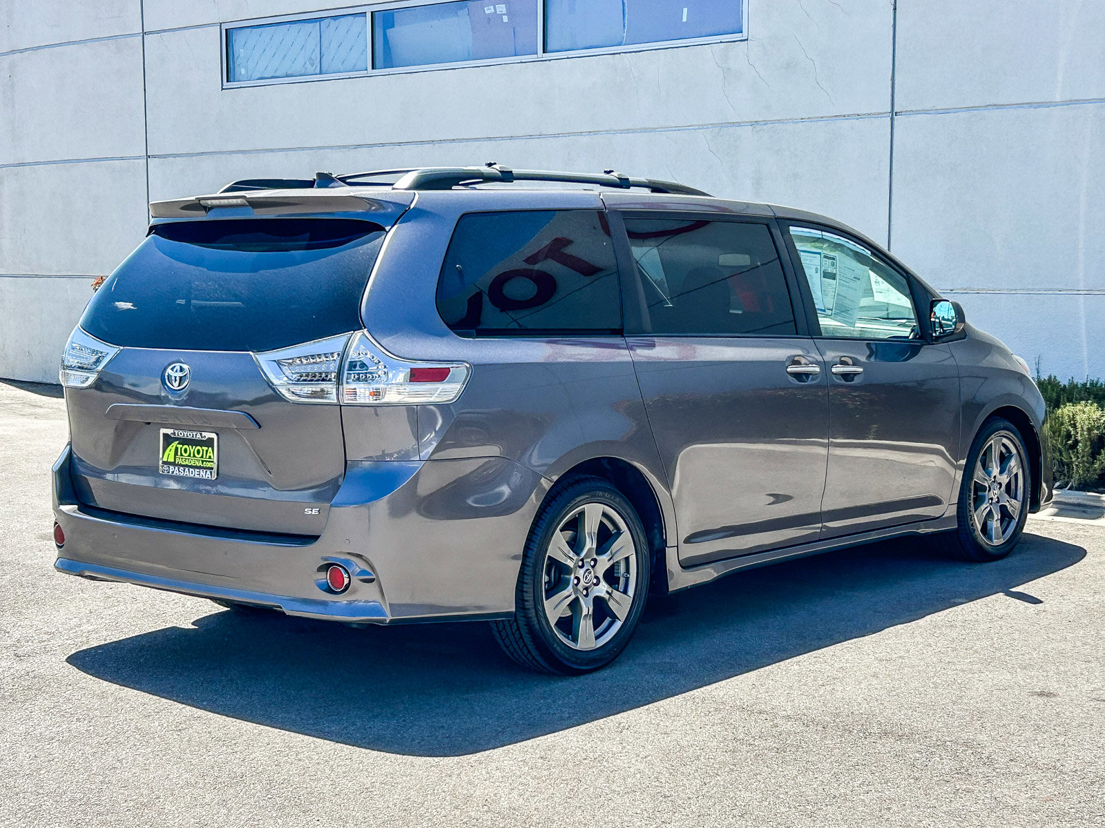 Used 2020 Toyota Sienna SE w/ SE Preferred Package FWD image 6
