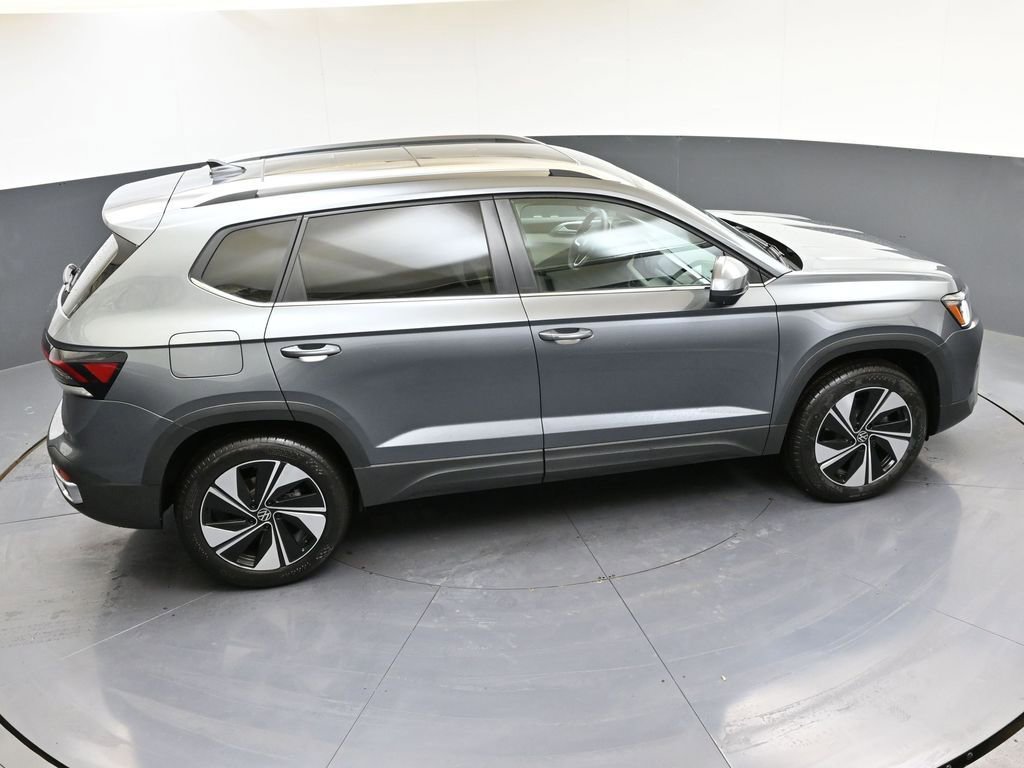 Used 2025 Volkswagen Taos SE w/ Panoramic Sunroof Package image 41