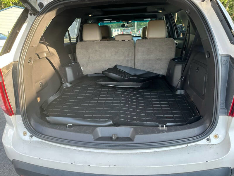 Used 2015 Ford Explorer XLT w/ Equipment Group 202B image 29