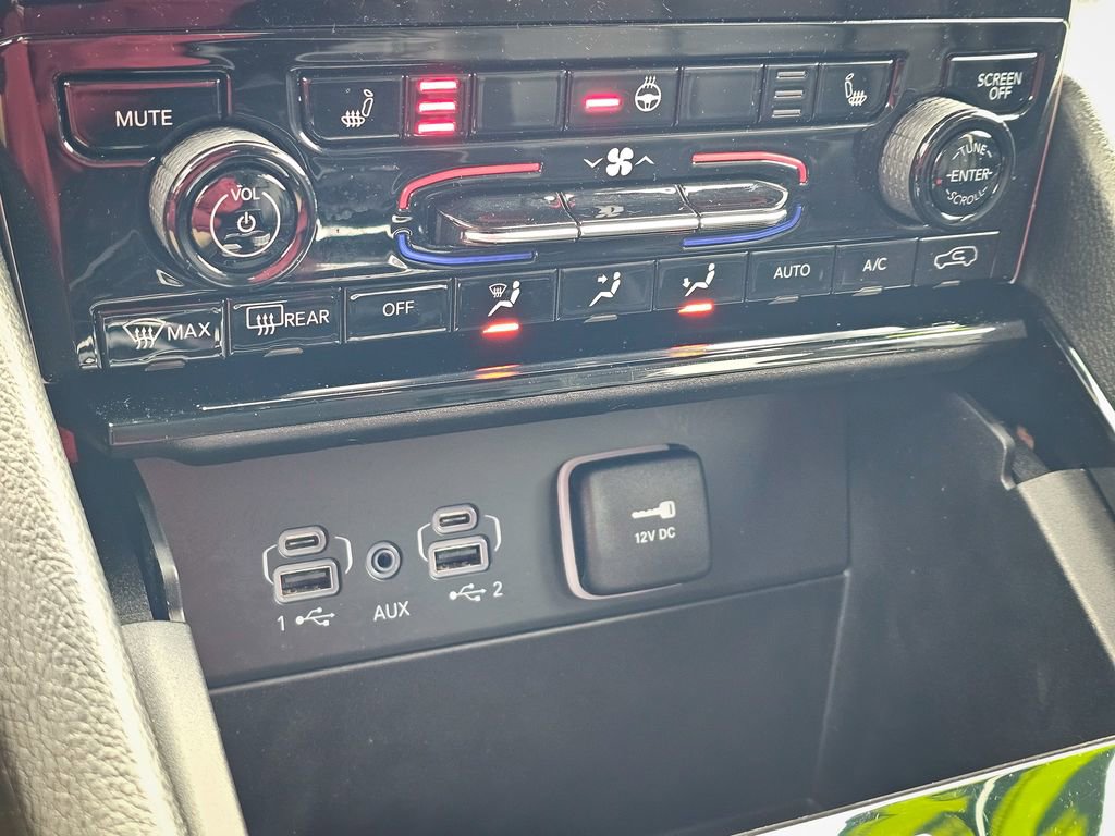 Used 2023 Jeep Grand Cherokee Limited w/ Black Appearance Package image 27