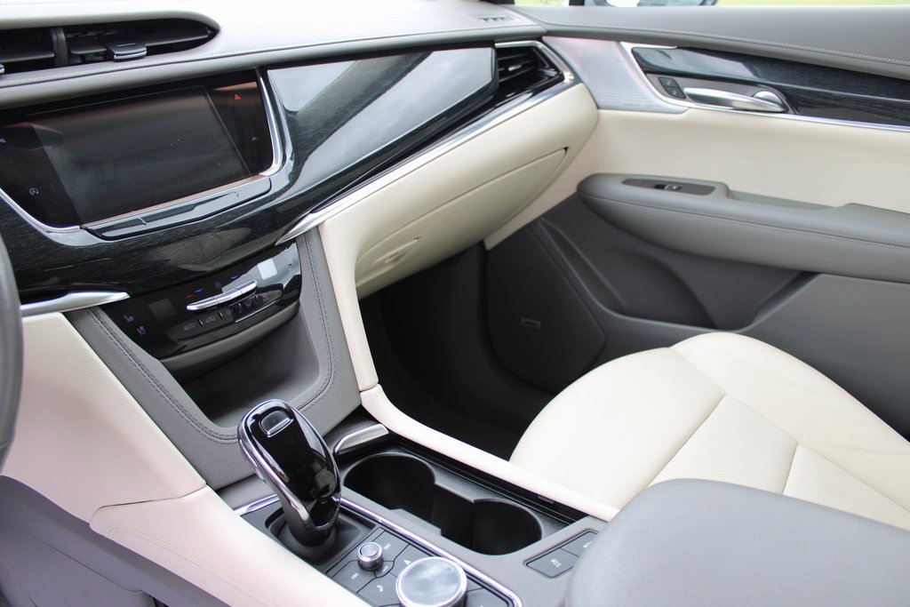 Used 2023 Cadillac XT6 Premium Luxury image 15