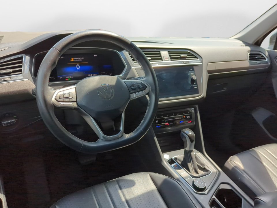 Used 2022 Volkswagen Tiguan SE AWD/4WD image 11