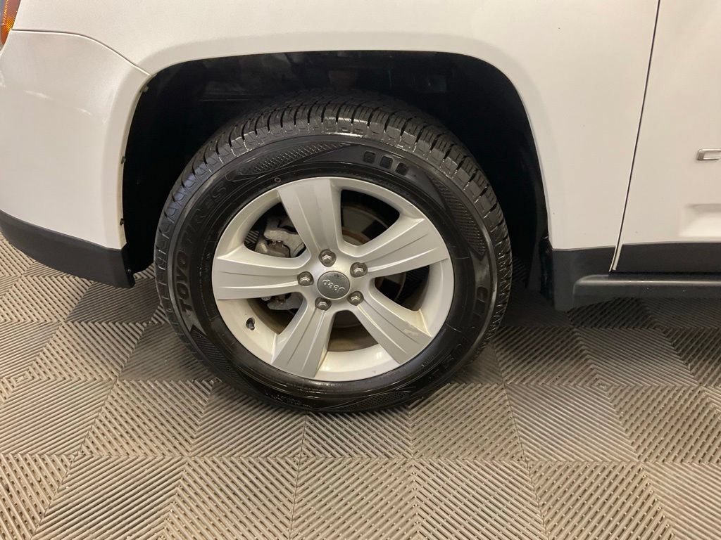 Used 2016 Jeep Compass Latitude AWD/4WD image 9