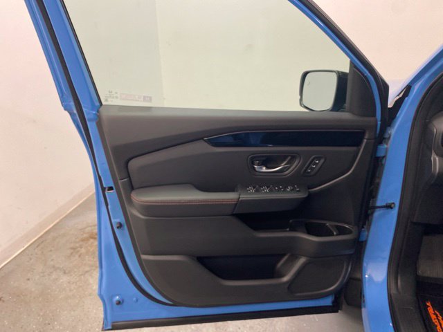 Certified 2025 Honda Pilot TrailSport image 19