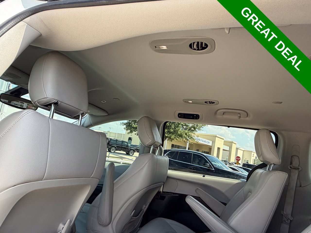 Used 2018 Chrysler Pacifica Touring-L FWD image 38