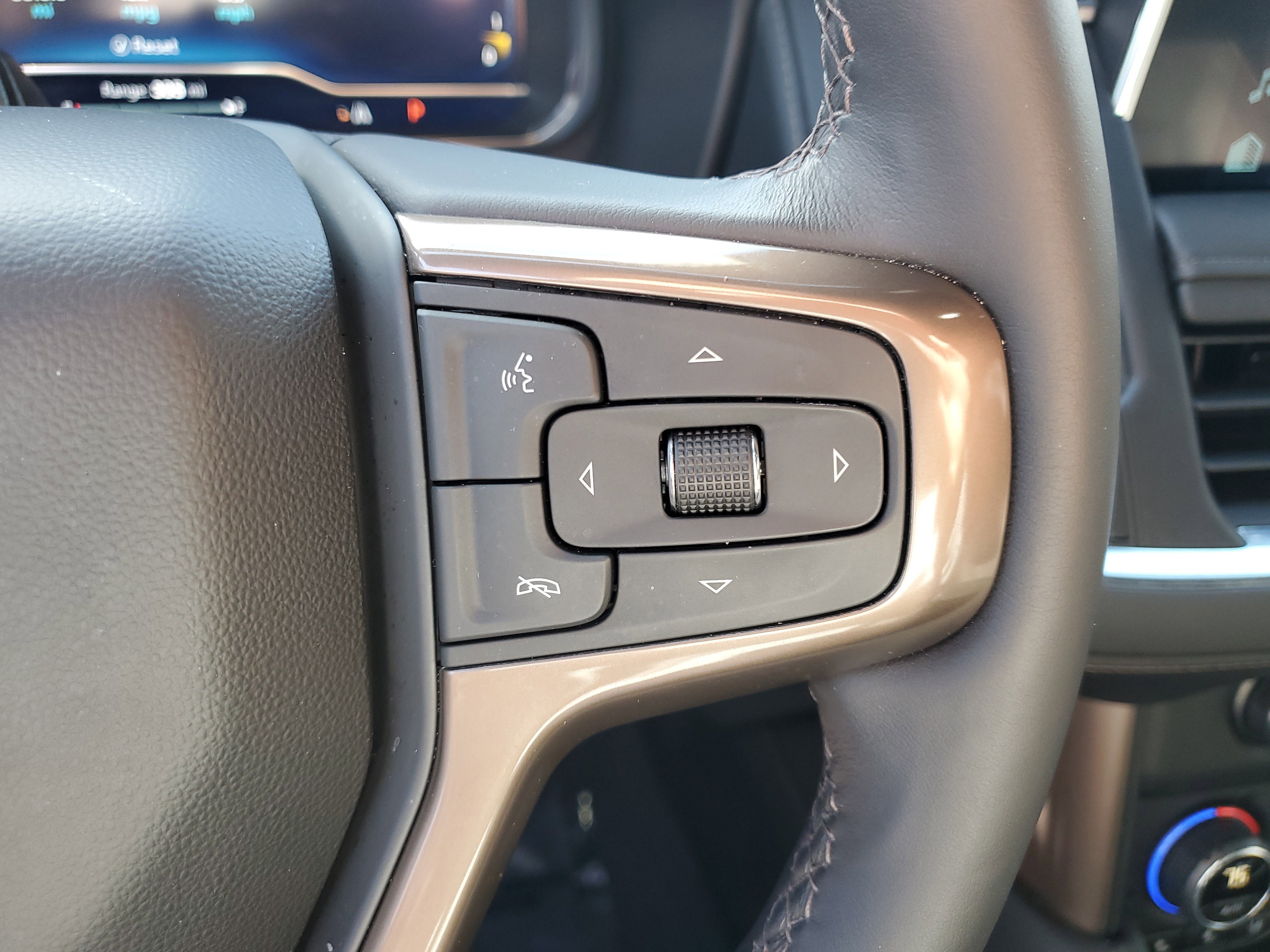 Used 2024 Chevrolet Tahoe High Country w/ Advanced Technology Package RWD image 29