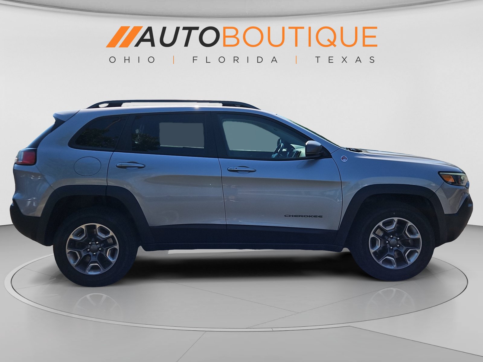 Used 2019 Jeep Cherokee Trailhawk w/ Cold Weather Group AWD/4WD image 6