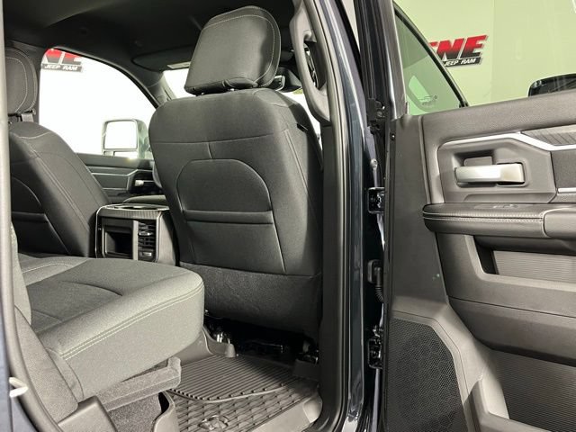 New 2026 RAM 3500 Big Horn AWD/4WD image 27
