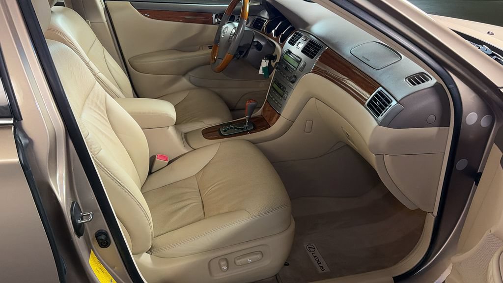 Used 2005 Lexus ES 330 FWD image 10
