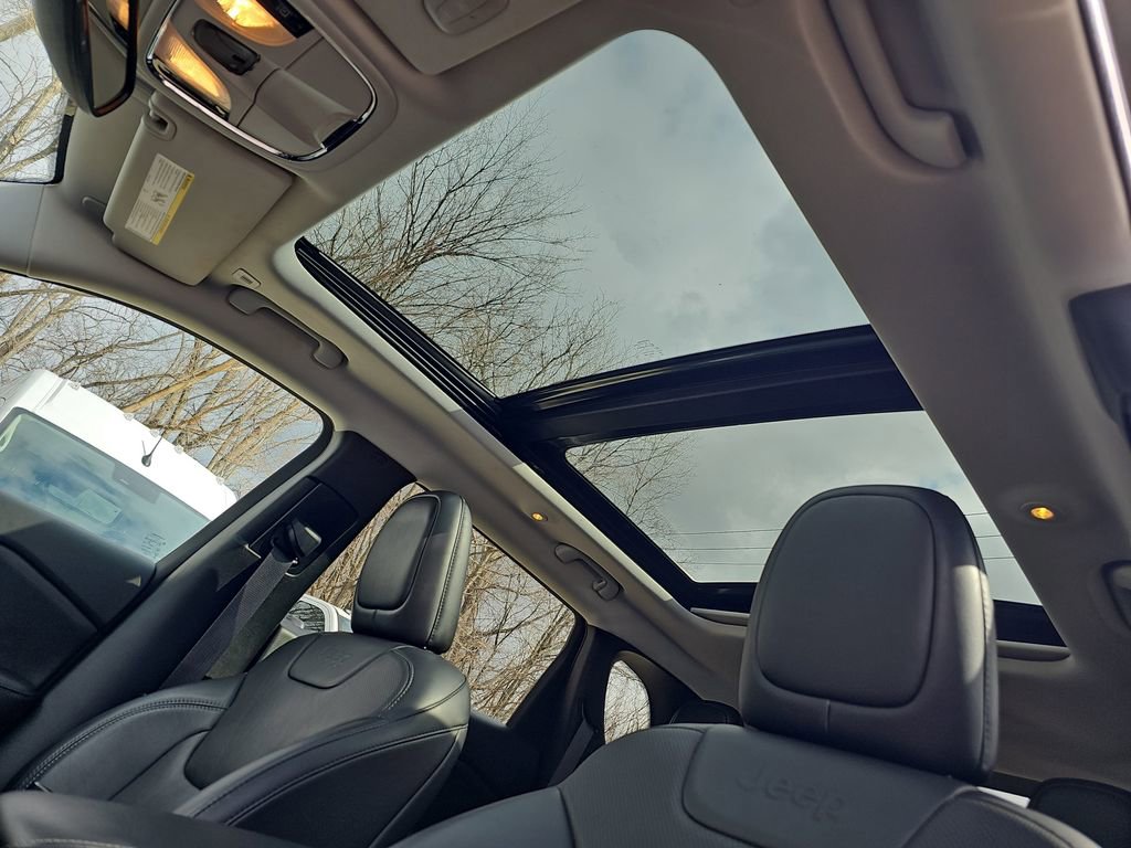 Used 2019 Jeep Cherokee Limited w/ Luxury Group image 28