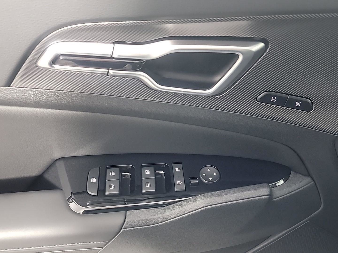 Used 2025 Kia Sportage SX image 35