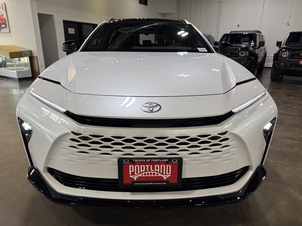 New 2025 Toyota Crown Signia Limited image 3