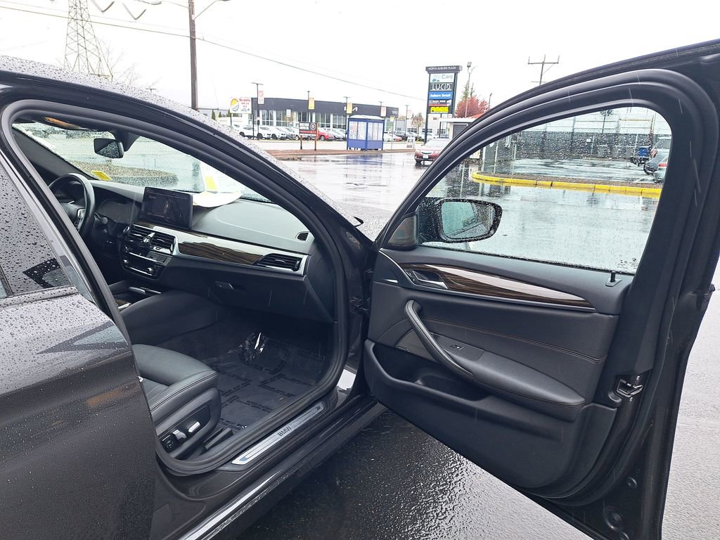 Used 2021 BMW 540i w/ Executive Package image 16