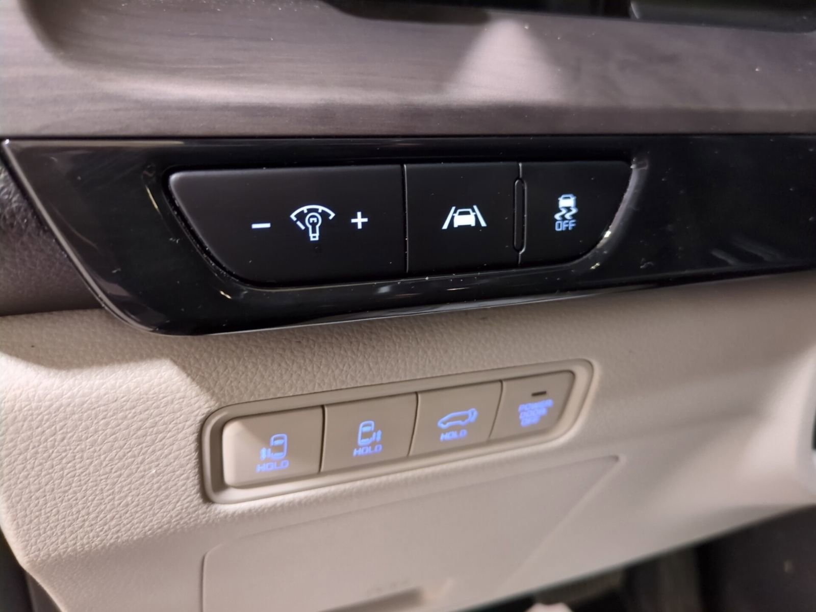 Certified 2023 Kia Carnival EX image 21