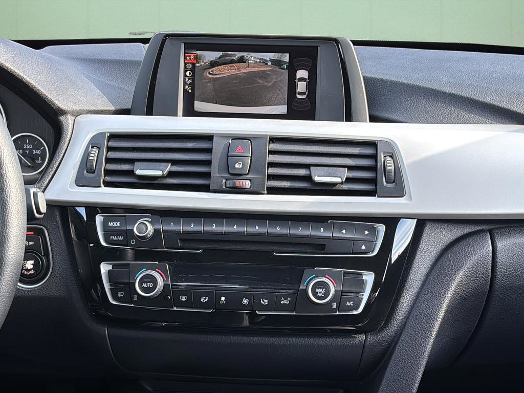 Used 2017 BMW 320i Sedan w/ Driver Assistance Package image 23