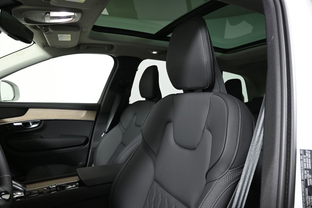 Used 2025 Volvo XC90 B5 Plus w/ Protection Package Premier image 15