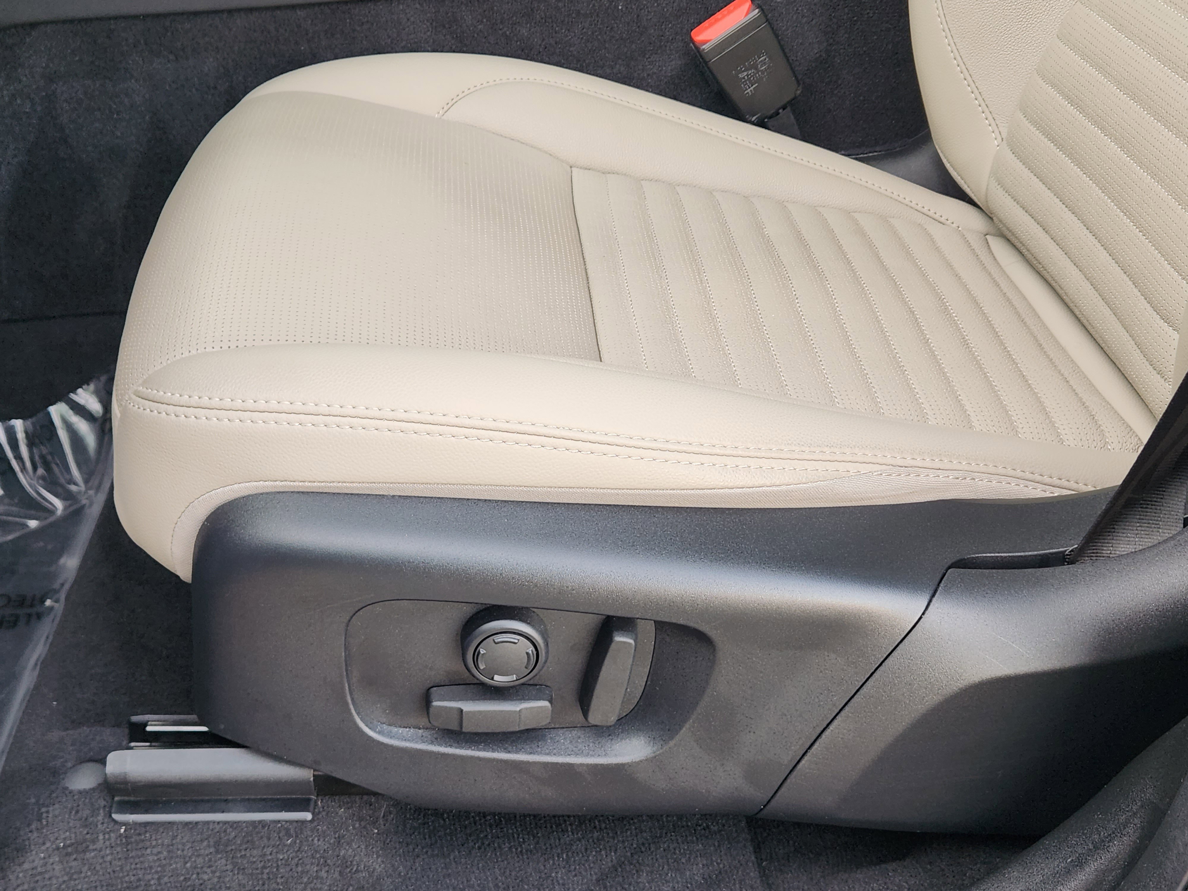 Certified 2024 Land Rover Discovery Sport S image 25