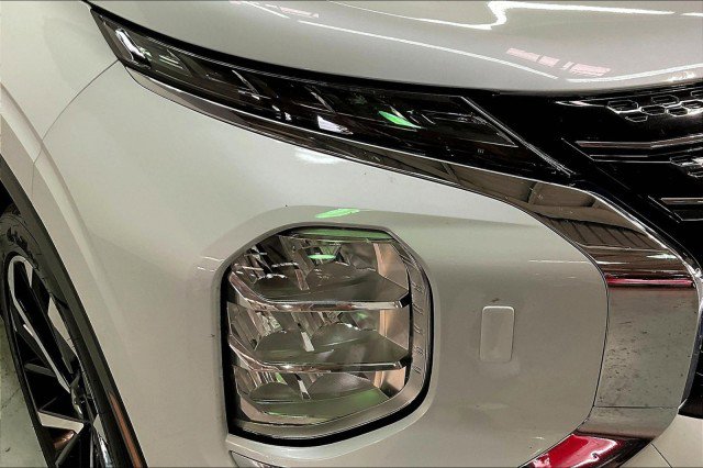 Used 2024 Mitsubishi Outlander SE image 28