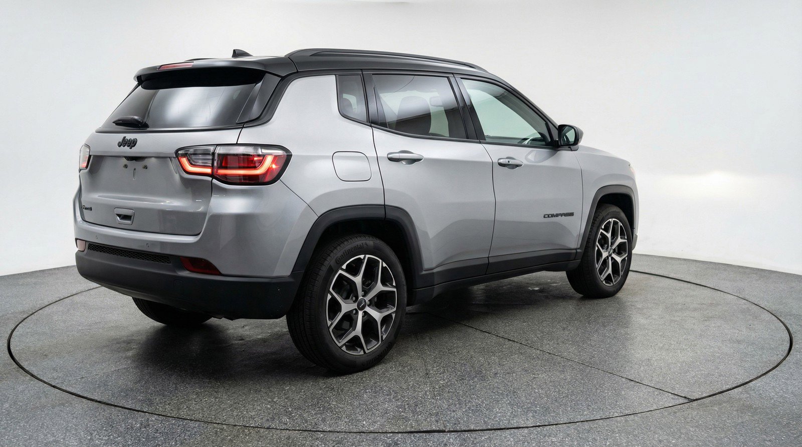 Used 2025 Jeep Compass Limited image 9