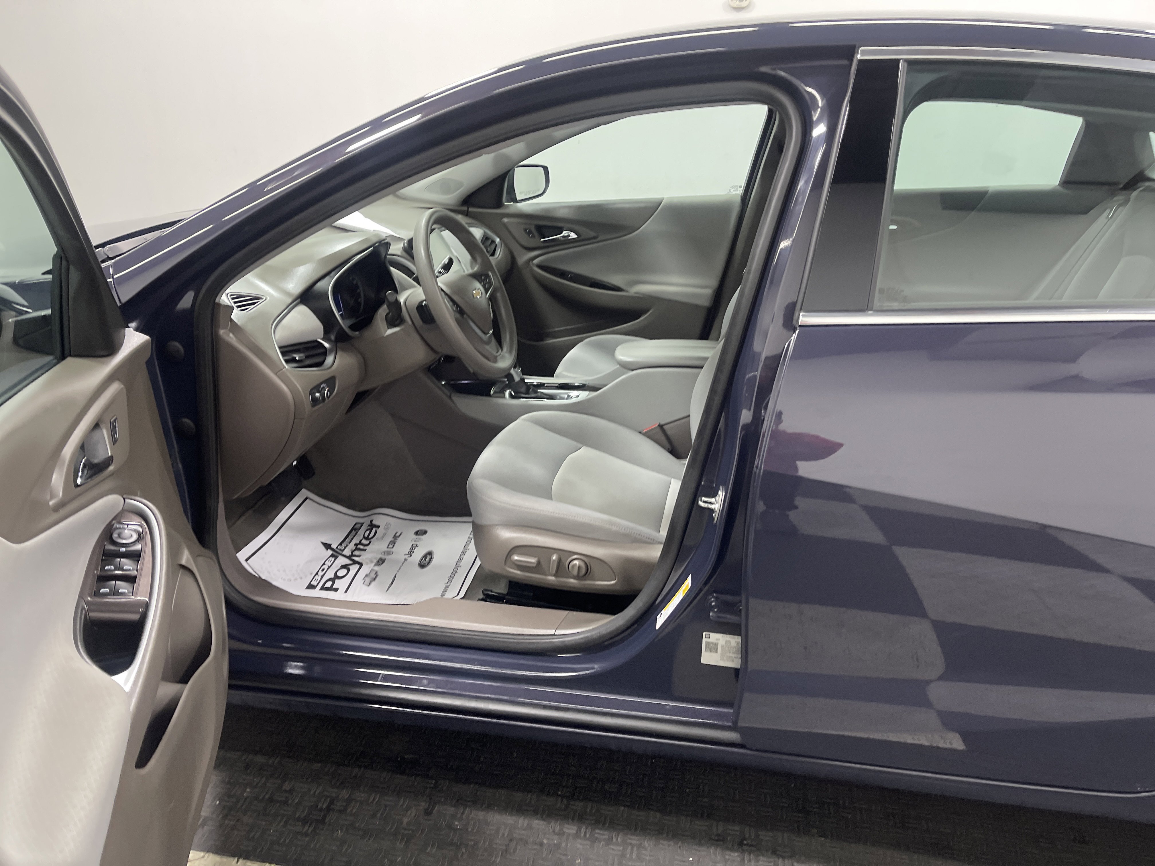 Used 2025 Chevrolet Malibu LT image 9