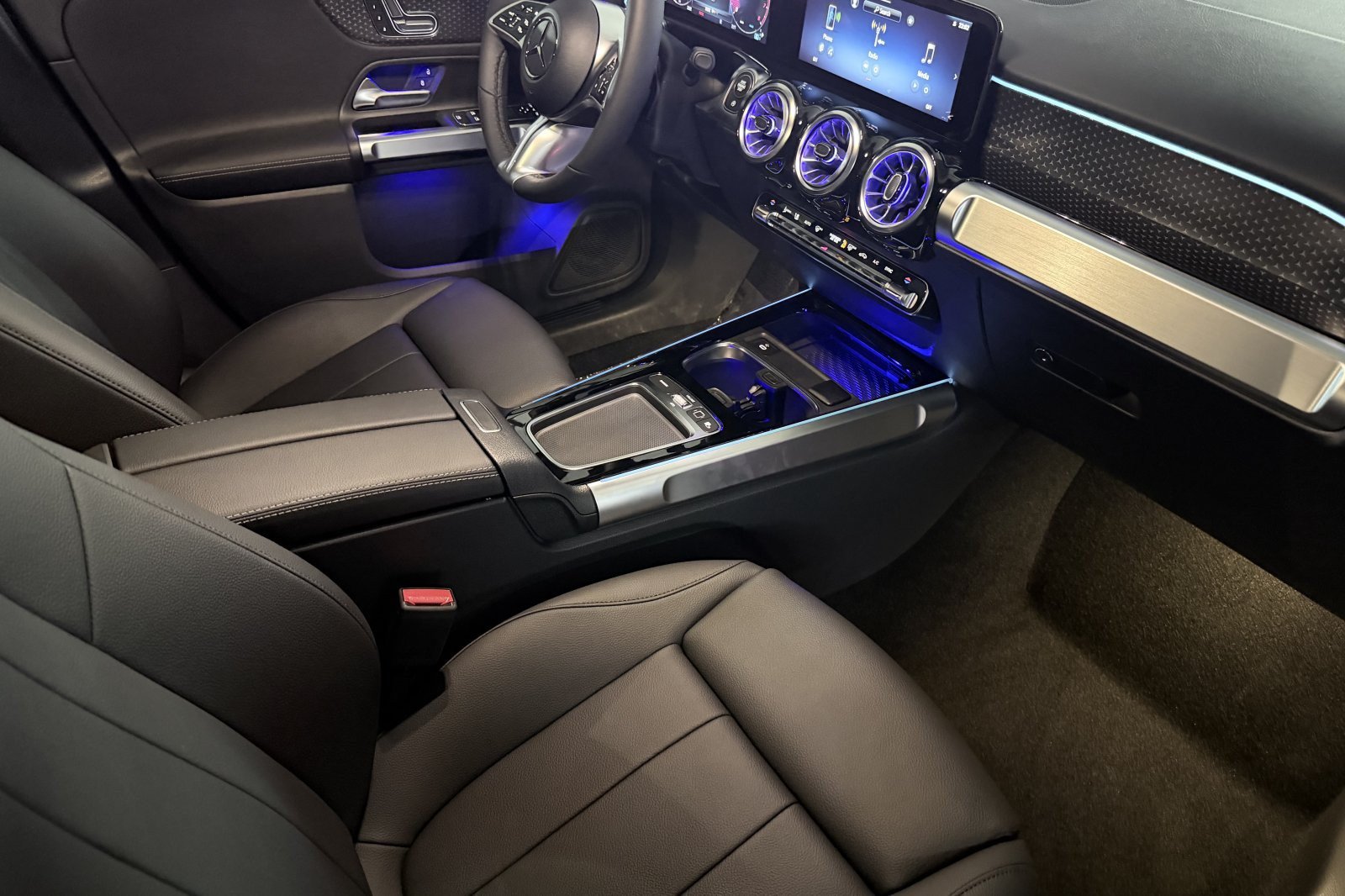 New 2025 Mercedes-Benz GLB 250 4MATIC image 15