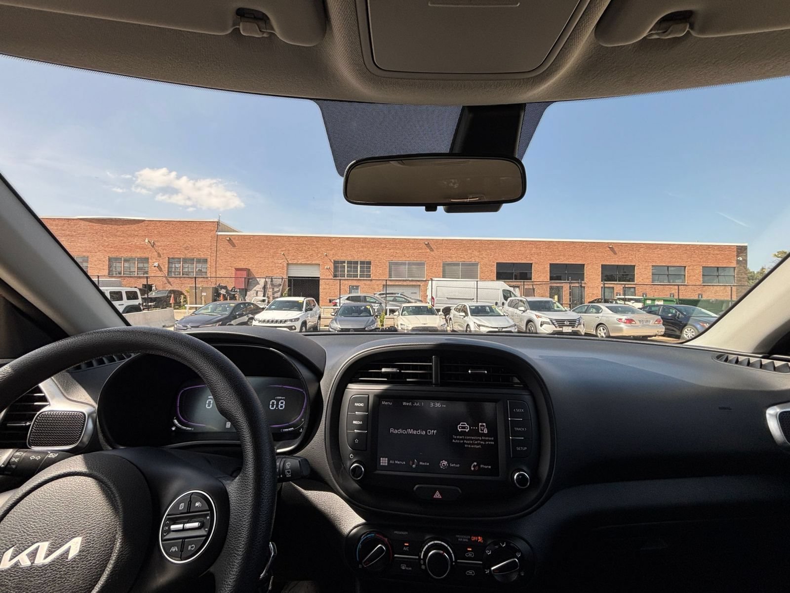 Used 2025 Kia Soul LX w/ LX Technology Package FWD image 30