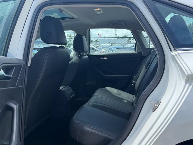Used 2019 Volkswagen Jetta SEL w/ Cold Weather Package FWD image 11