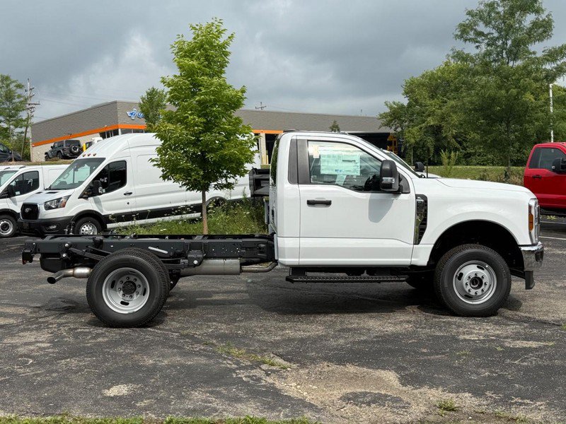 New 2026 Ford F350 XL w/ XL Chrome Package AWD/4WD image 2