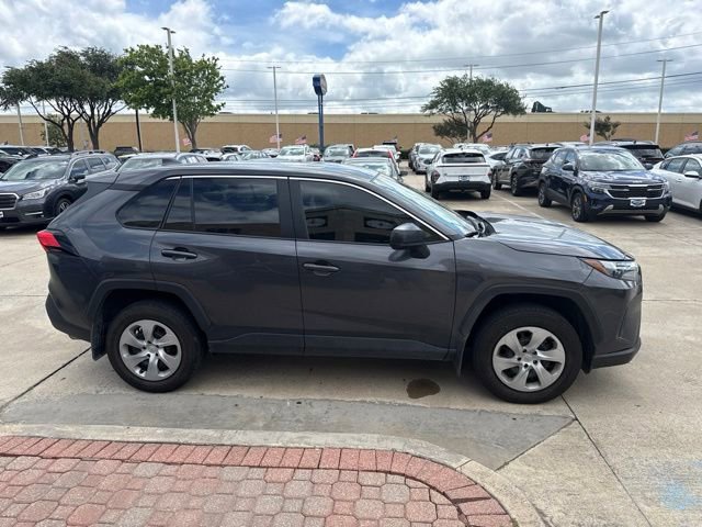 Used 2023 Toyota RAV4 LE AWD/4WD image 5